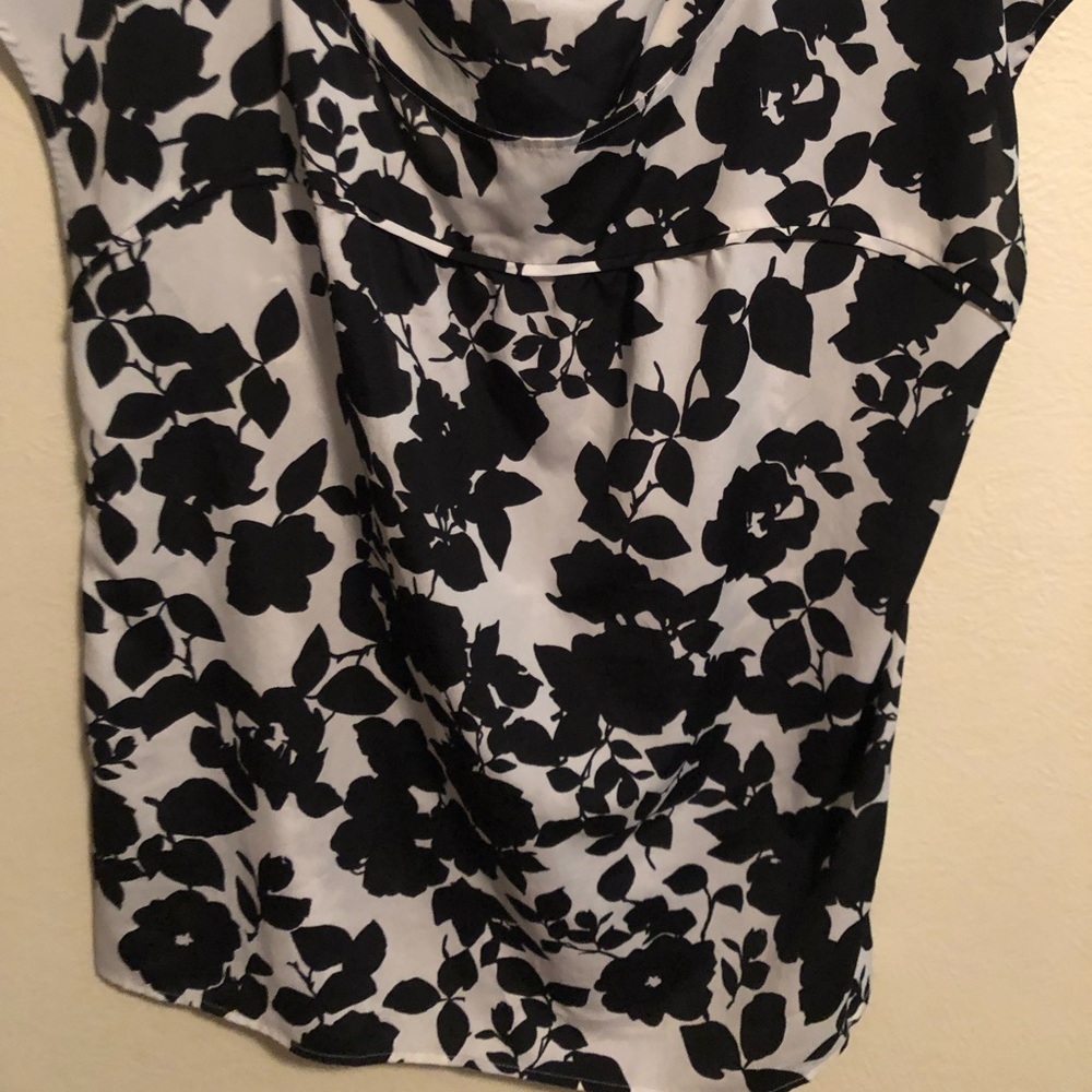 Loft black & white floral print cap-sleeve blouse